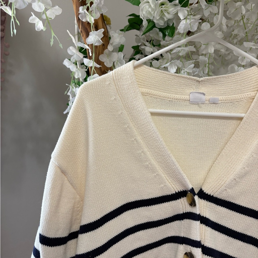 GAP Navy and Cream Button-Up Cardigan - Picture 3 of 9